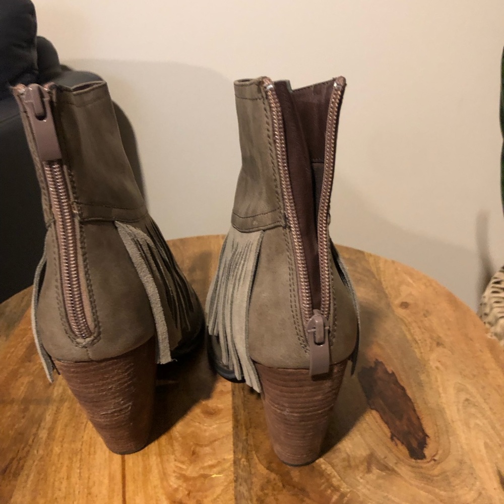 Tasseled booties - Picture 3 of 4